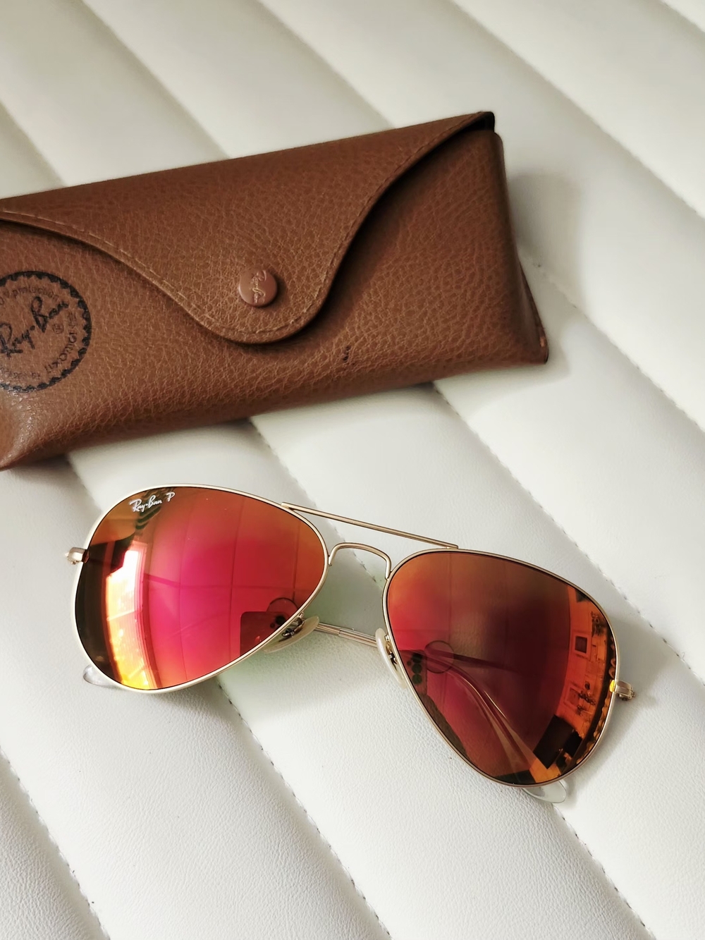 Ray-Ban Aviator Sunglasses - Gold Frame with Red Mirrored Lenses